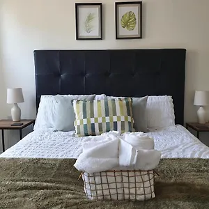 Spacious, Bright Flat Near Town Centre, Parking York